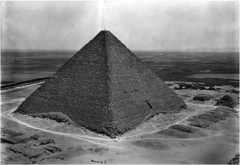 Black & white photo of a pyramid at Giza
